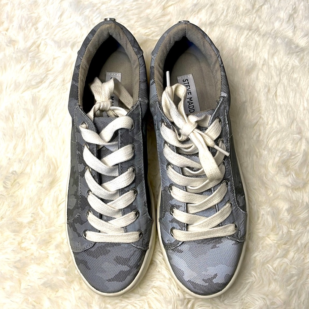 Steve Madden, Size 8.5, grey camo